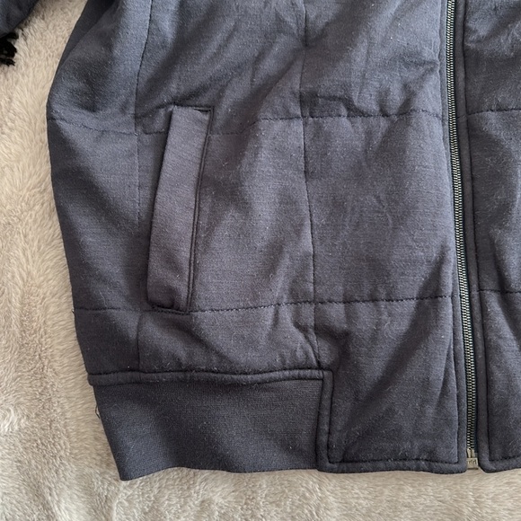 Zip up - Picture 4 of 5